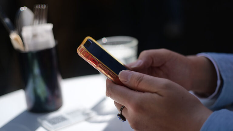 CONTAX Gシリーズのレンズを見直す・Gレンズは写りがシャープでデジカメにもよく似合う。 (C)遊人寫眞機帖